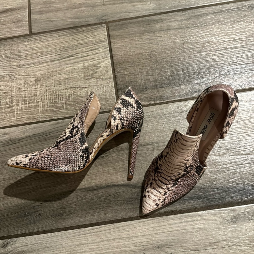 Steve Madden snakeskin heels. Worn once perfect condition size 7.5